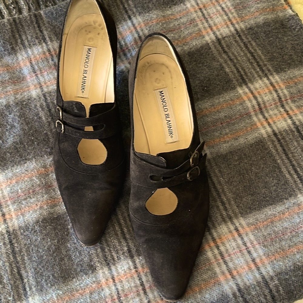 Authentic Vintage, Manolo Blahnik black suede pumps. Size 40. Stunning. EUC